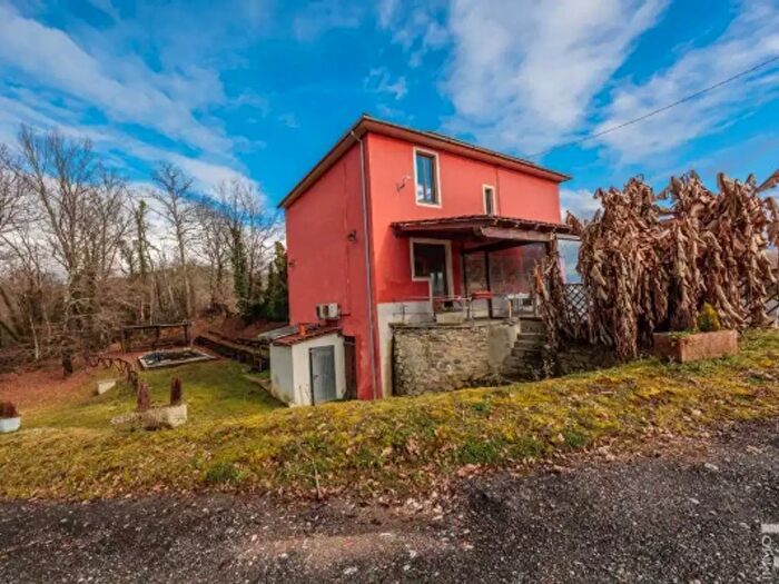 Casa con 6 locali in vendita in Via Edoardo Bassignani, Bagnone