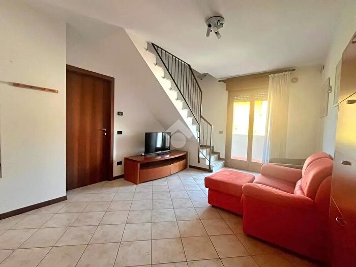 Appartamento trilocale in vendita in Via Olivato, Due Carrare