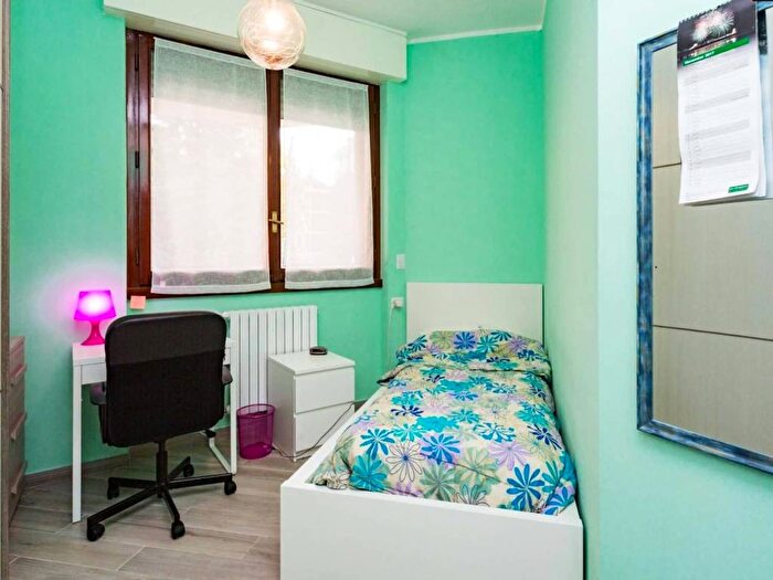 Appartamento trilocale in affitto in Via Bordighera, Famagosta, Milano