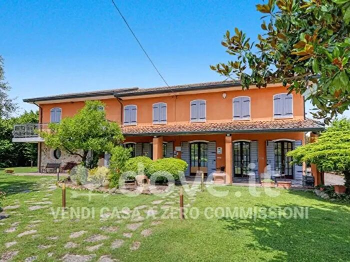 Casa con 6 locali in vendita in Via Savellon, Pernumia