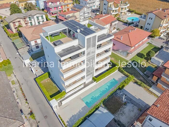Appartamento trilocale in vendita in Via Asolo, Jesolo