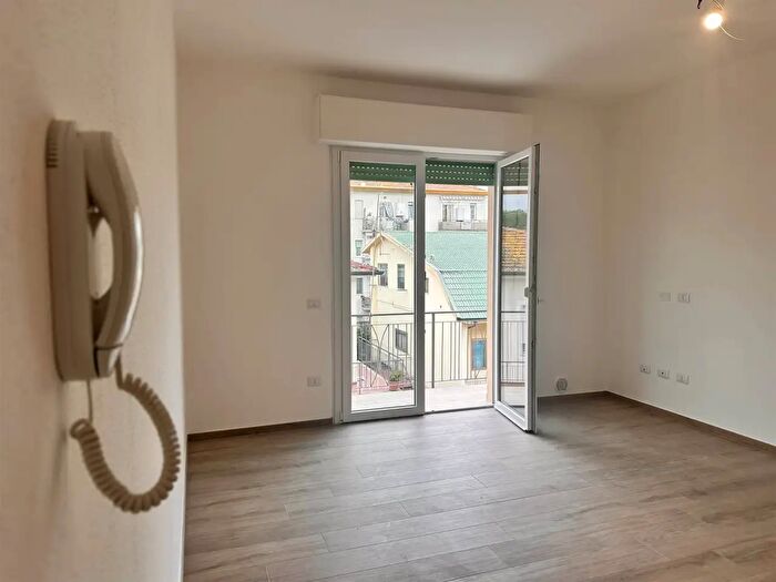 Appartamento con 5 locali in vendita in Cecina