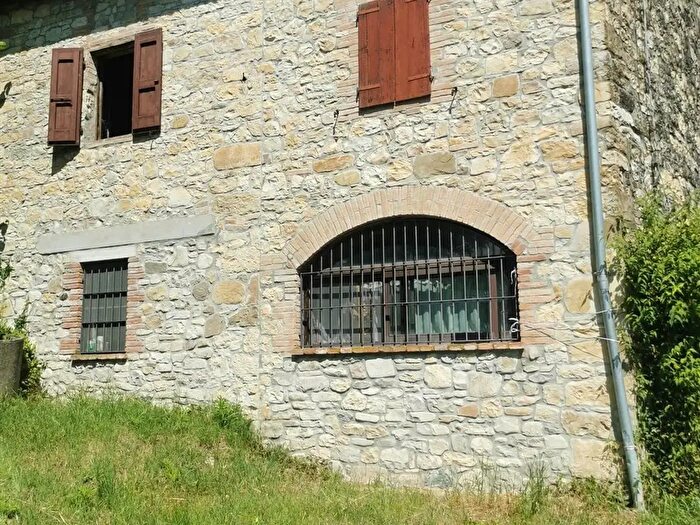 Appartamento con 8 locali in vendita in Vernasca