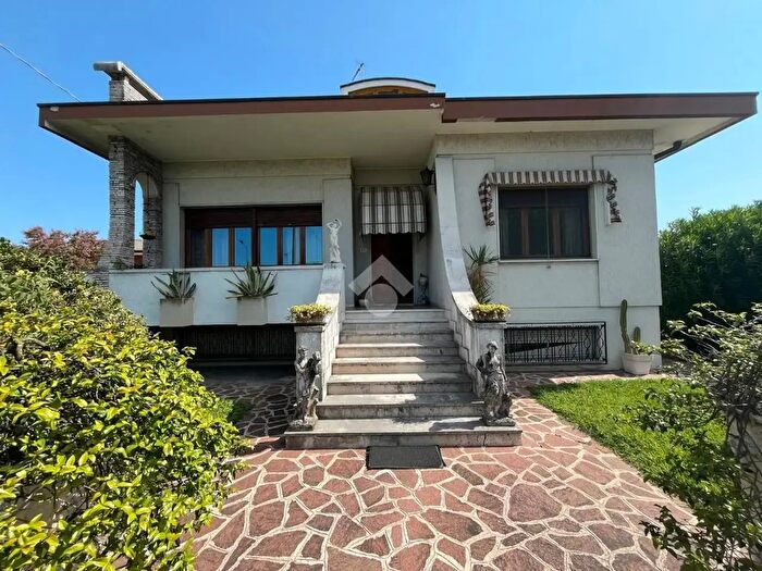 Casa con 5 locali in vendita in Via Trieste, Castel D'Ario