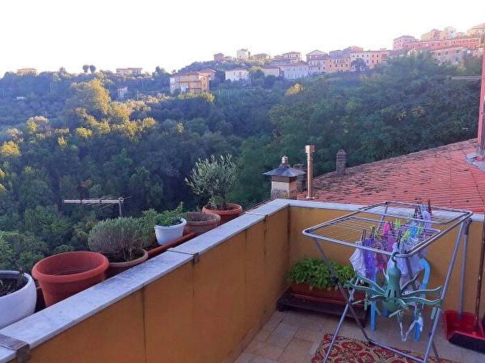 Appartamento con 5 locali in vendita in Piazza del Popolo, Vezzano Ligure