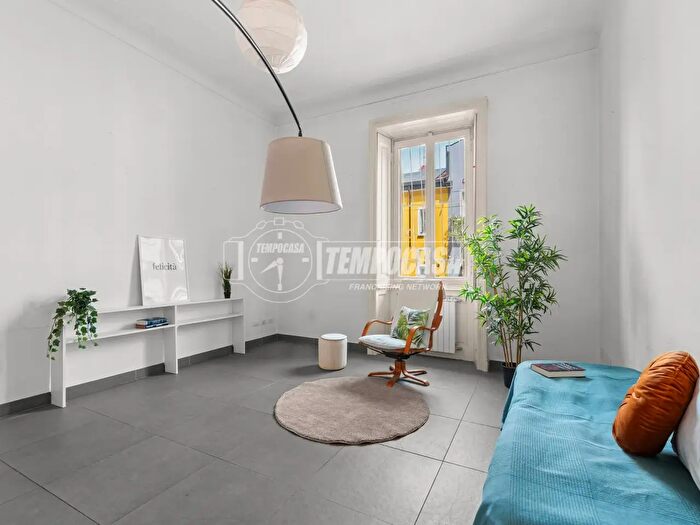 Appartamento trilocale in vendita in Piazza Guardi, Milano