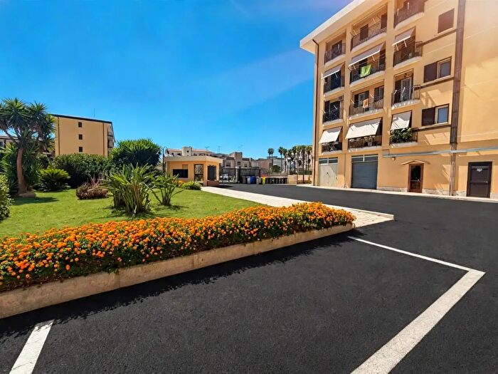 Appartamento trilocale in vendita in Via Giuseppe Maria Danieli, Siracusa