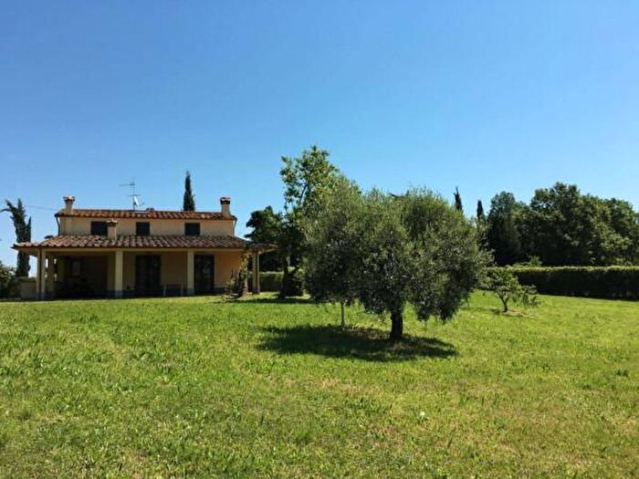 Casa con 6 locali in vendita in Fauglia