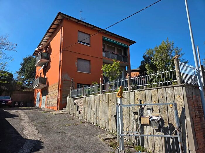 Casa con 5 locali in vendita in Viale Papa Giovanni XXIII, Sasso Marconi