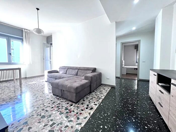 Appartamento trilocale in vendita in Via Bergamo, Milano