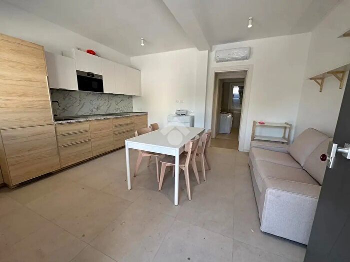Appartamento trilocale in affitto in Via Ferraris, Padova