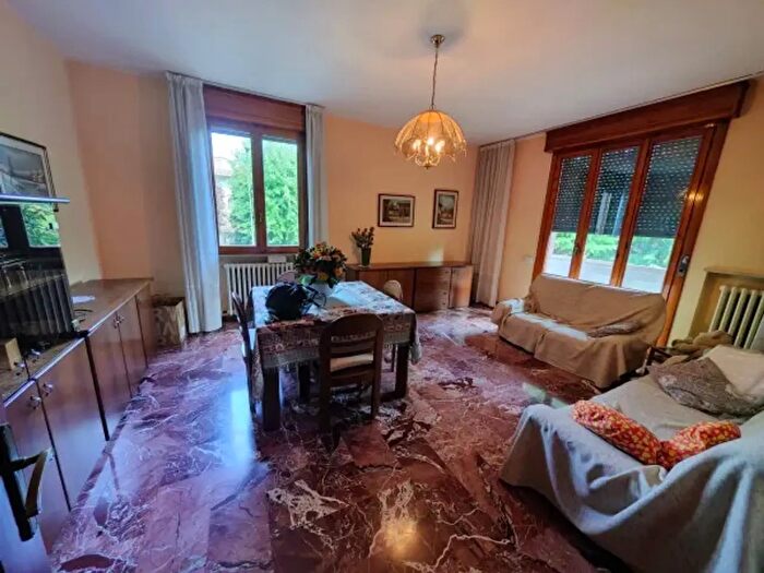 Appartamento con 6 locali in vendita in Via Vescovada, Vignola