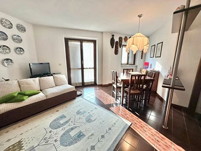 Appartamento trilocale in vendita in Via Roma, Sampeyre