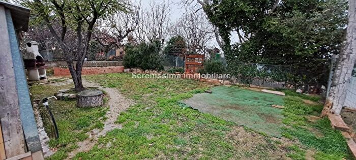 Casa con 8 locali in vendita in Vallefoglia
