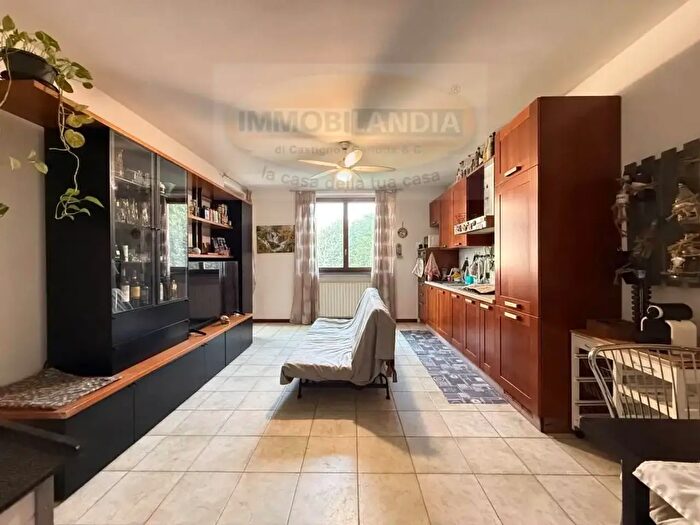 Appartamento trilocale in vendita in Zelo Buon Persico