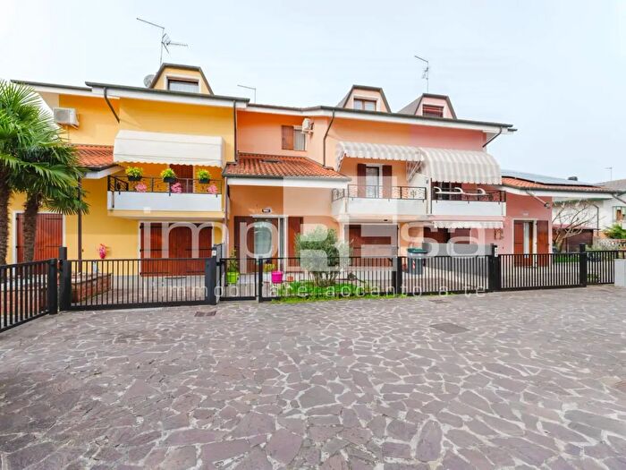 Casa quadrilocale in vendita in Via Cristoforo Colombo, Jesolo