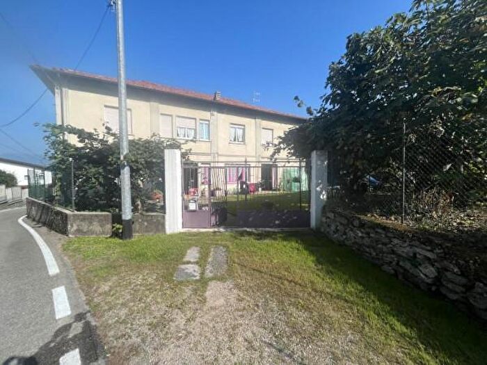 Casa con 6 locali in vendita in Via Guglielmo Marconi, Cadrezzate con Osmate