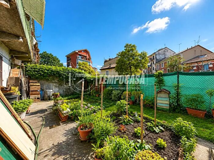 Appartamento con 8 locali in vendita in Via Stradella, Torino