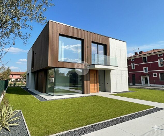 Casa con 5 locali in vendita in Strada SantAntonino, Vicenza