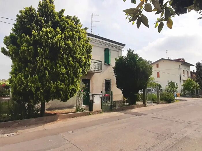 Casa in vendita in Parenzo, Forli