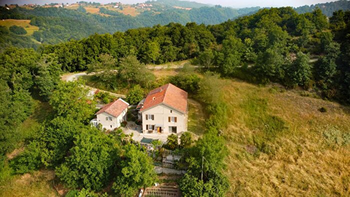 Casa con 12 locali in vendita in Frazione Cimaferle, Ponzone