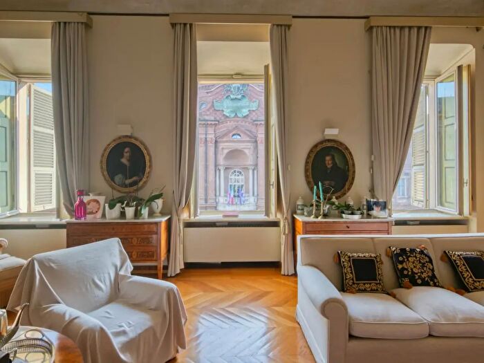 Appartamento con 5 locali in vendita in Piazza Carignano, Torino