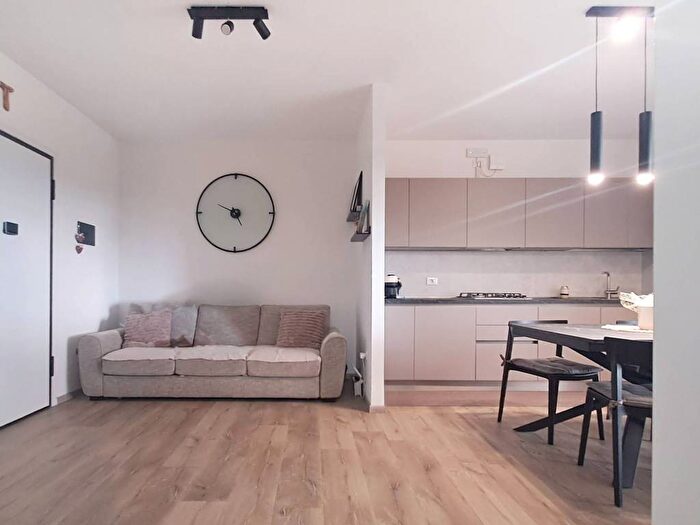 Appartamento trilocale in affitto in Via Luigi Cadorna, Centro, Camisano Vicentino