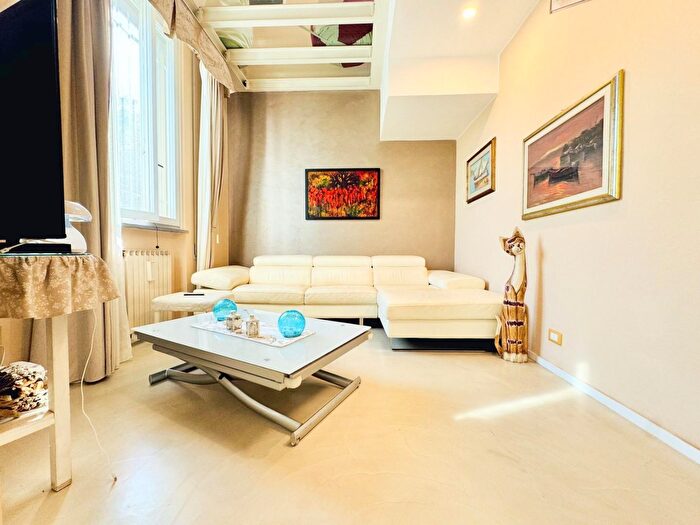 Casa con 5 locali in vendita in Camaiore