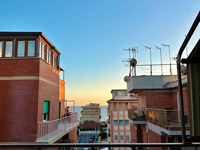 Casa bilocale in affitto in Via Alcide Pedretti, Ostia Ponente, Roma