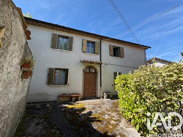 Casa quadrilocale in vendita in Frazione Acquanera, Piobbico