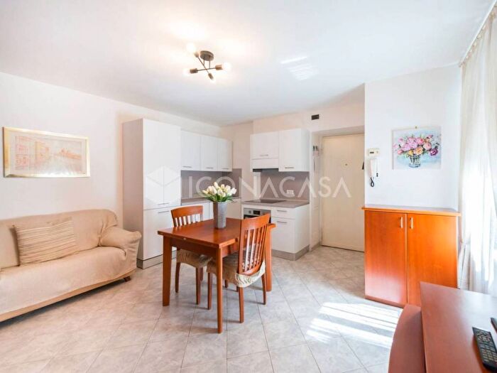 Appartamento bilocale in affitto in Via Lecco, Porta Venezia, Milano