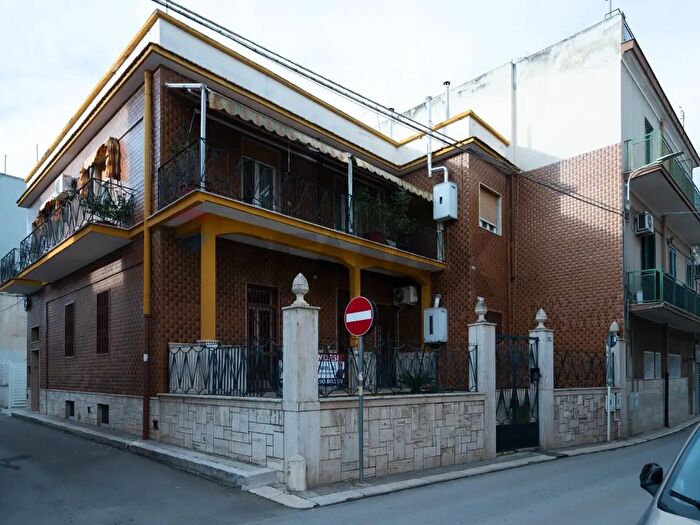 Appartamento trilocale in vendita in Via Ugo Foscolo, Bari