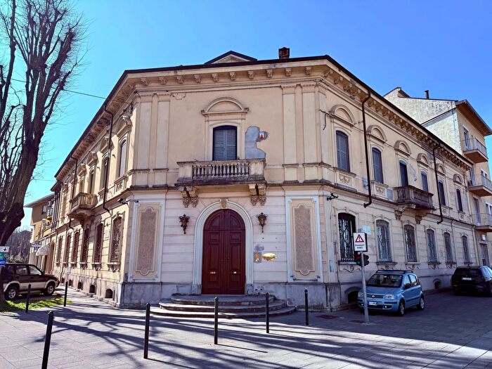 Appartamento con 5 locali in vendita in Via XX Settembre, Casale Monferrato