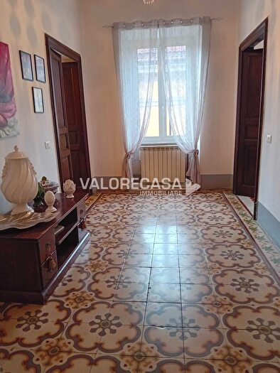 Appartamento con 10 locali in vendita in Carrara
