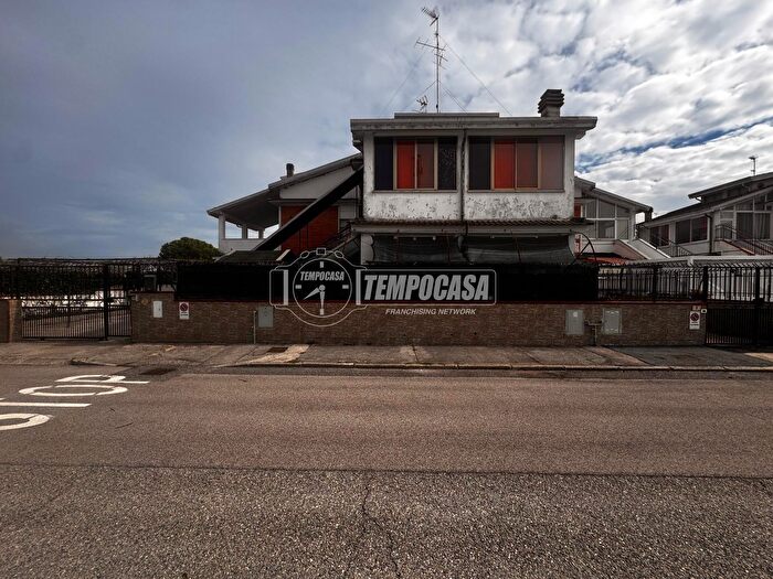 Appartamento quadrilocale in vendita in Via delle Folaghe, Comacchio