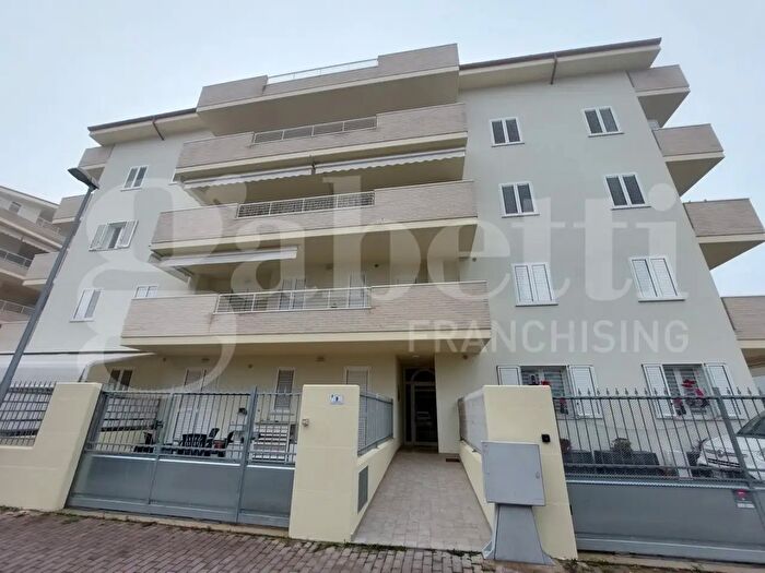 Appartamento trilocale in vendita in Via Giolitti, Tortoreto