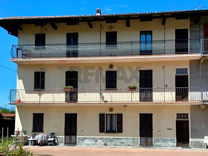 Casa con 9 locali in vendita in Via Beati, Castelletto Sopra Ticino