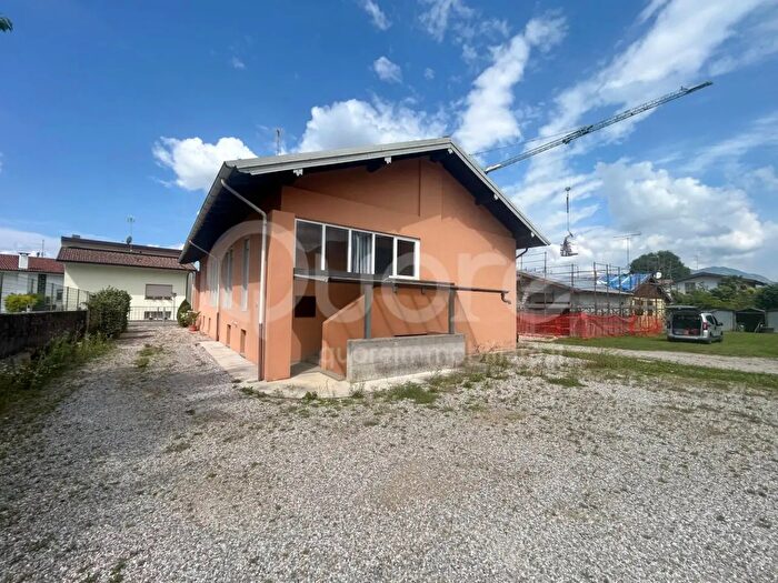 Casa con 6 locali in vendita in Via Titins, Artegna