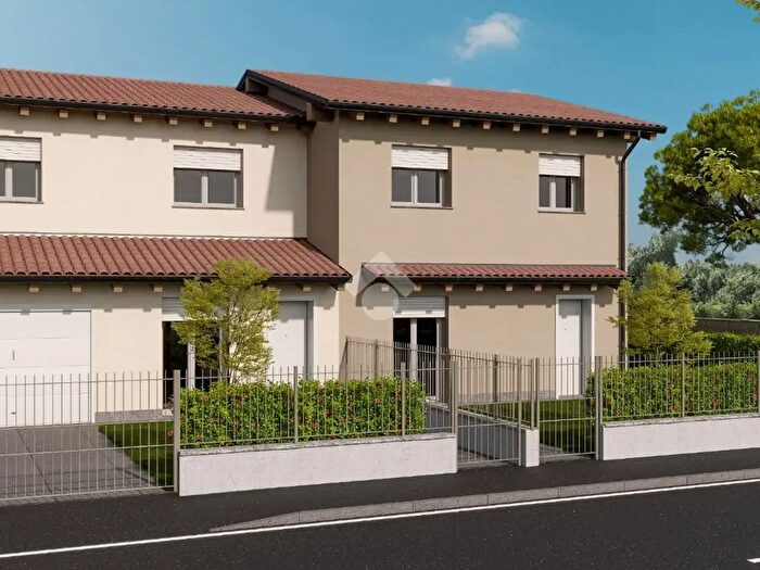 Casa quadrilocale in vendita in Via Gentileschi, Rivolta DAdda