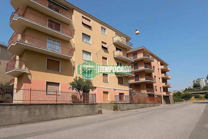 Appartamento con 5 locali in vendita in Viale Villini Rollino, Genova