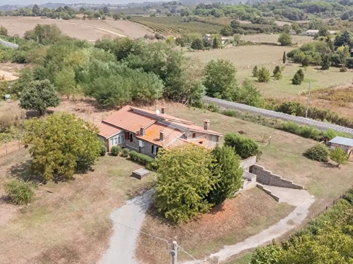 Casa con 7 locali in vendita in Via Braccianese Claudia, Oriolo Romano