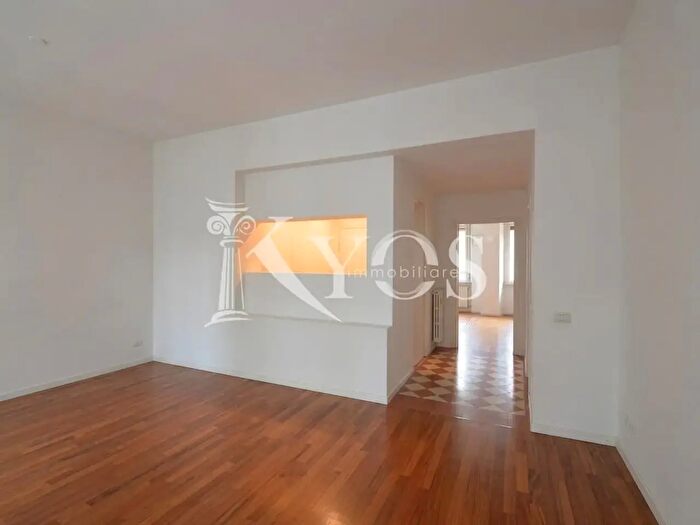 Appartamento quadrilocale in vendita in Via Edmondo De Amicis, Milano