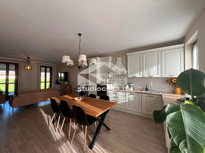 Casa con 5 locali in vendita in Castel, Marzano