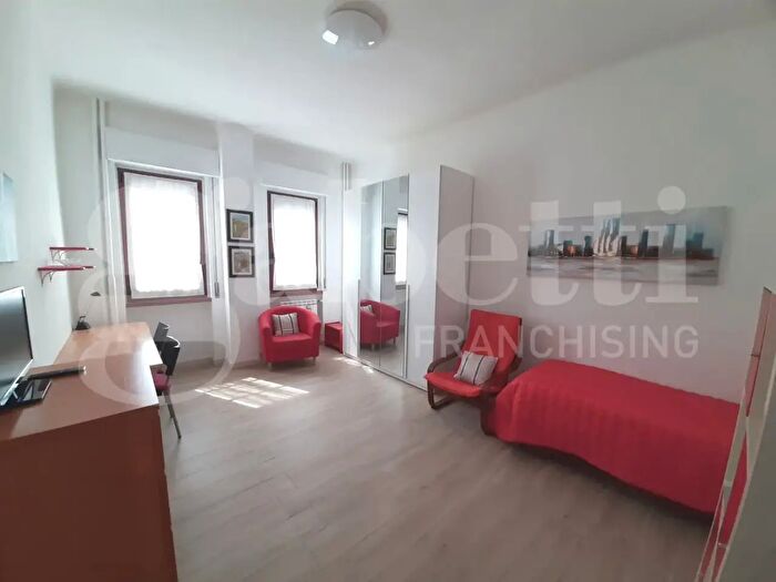 Appartamento trilocale in vendita in Via Vivarini, Milano