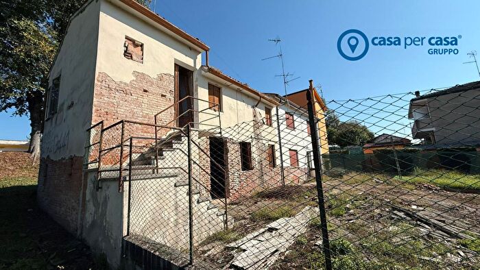 Casa con 5 locali in vendita in Via Dante Gallani, Rovigo
