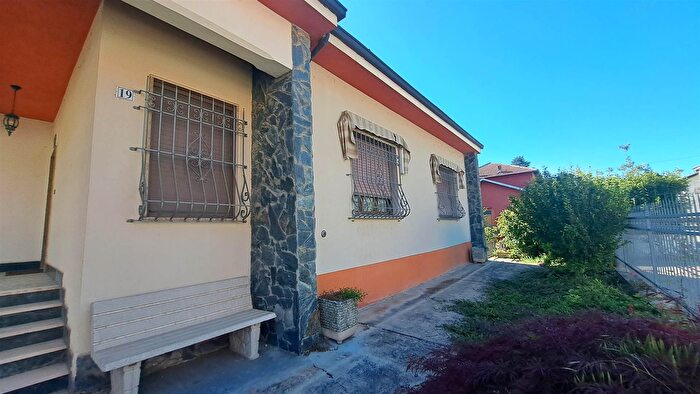 Casa con 5 locali in vendita in Ponti