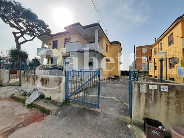 Appartamento con 5 locali in affitto in Via Lago Patria, Giugliano In Campania