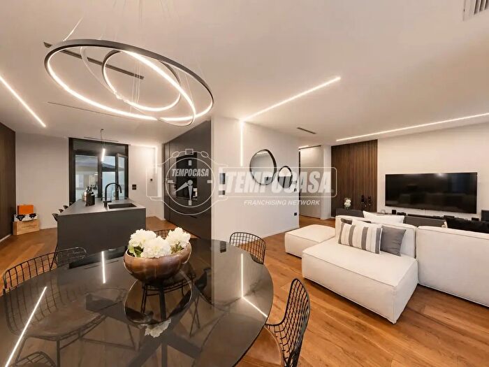 Appartamento con 5 locali in vendita in Via Guglielmo Oberdan, Lecce
