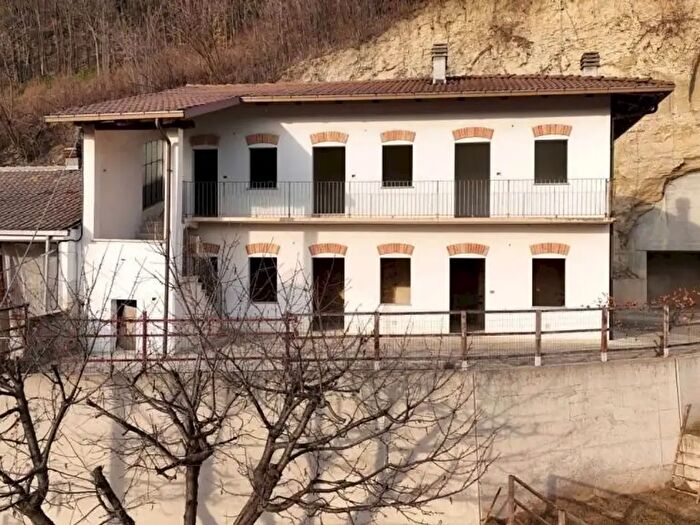 Casa con 6 locali in vendita in Via Valeirole, Corneliano D'Alba