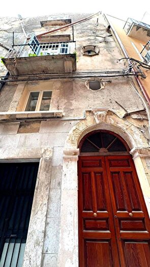 Appartamento con 7 locali in vendita in Via Adorno, Siracusa